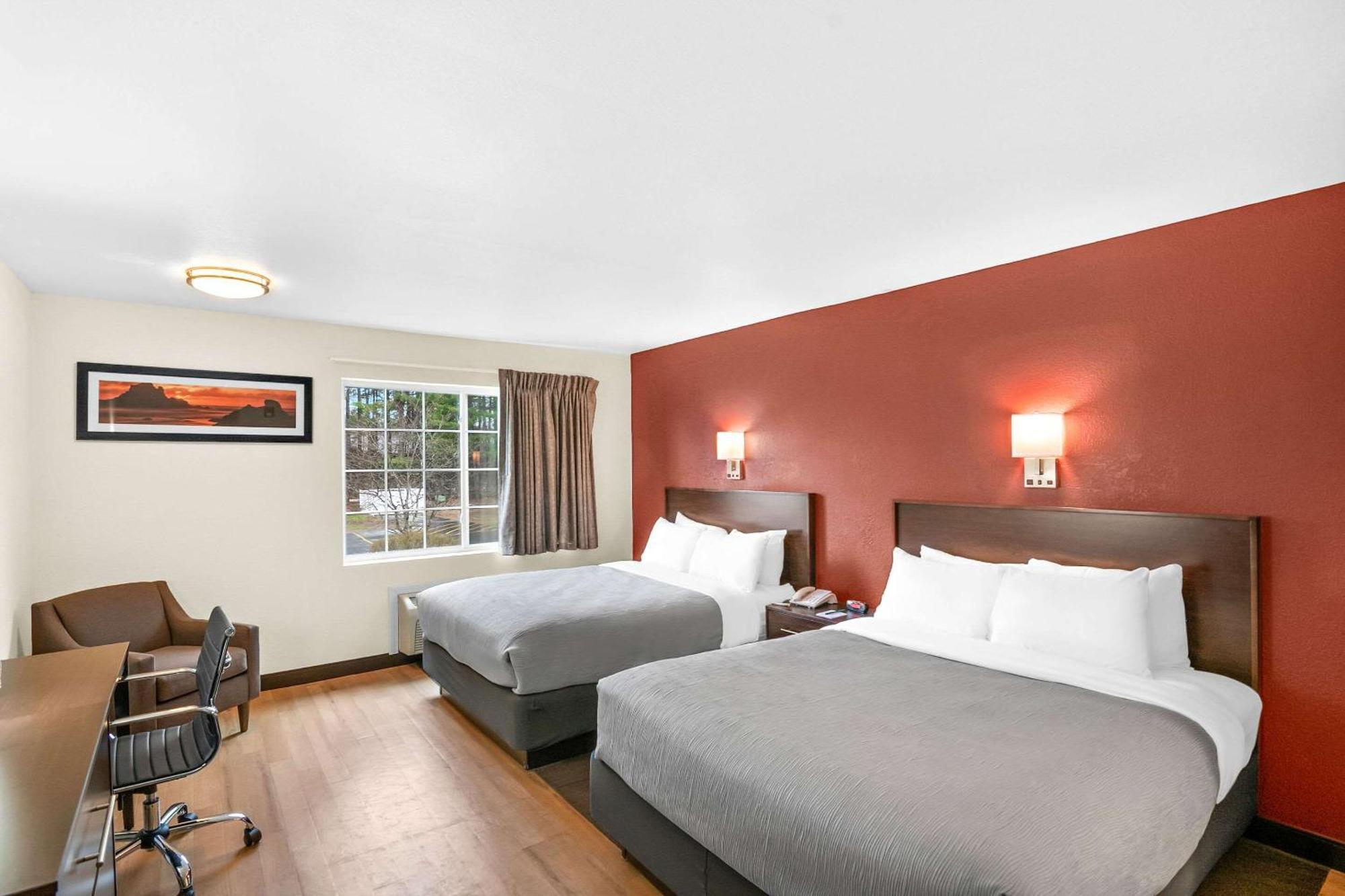 Quality Inn Куинсбъри Екстериор снимка