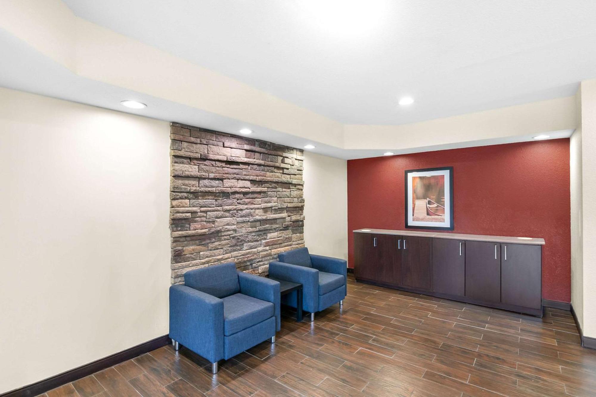 Quality Inn Куинсбъри Екстериор снимка